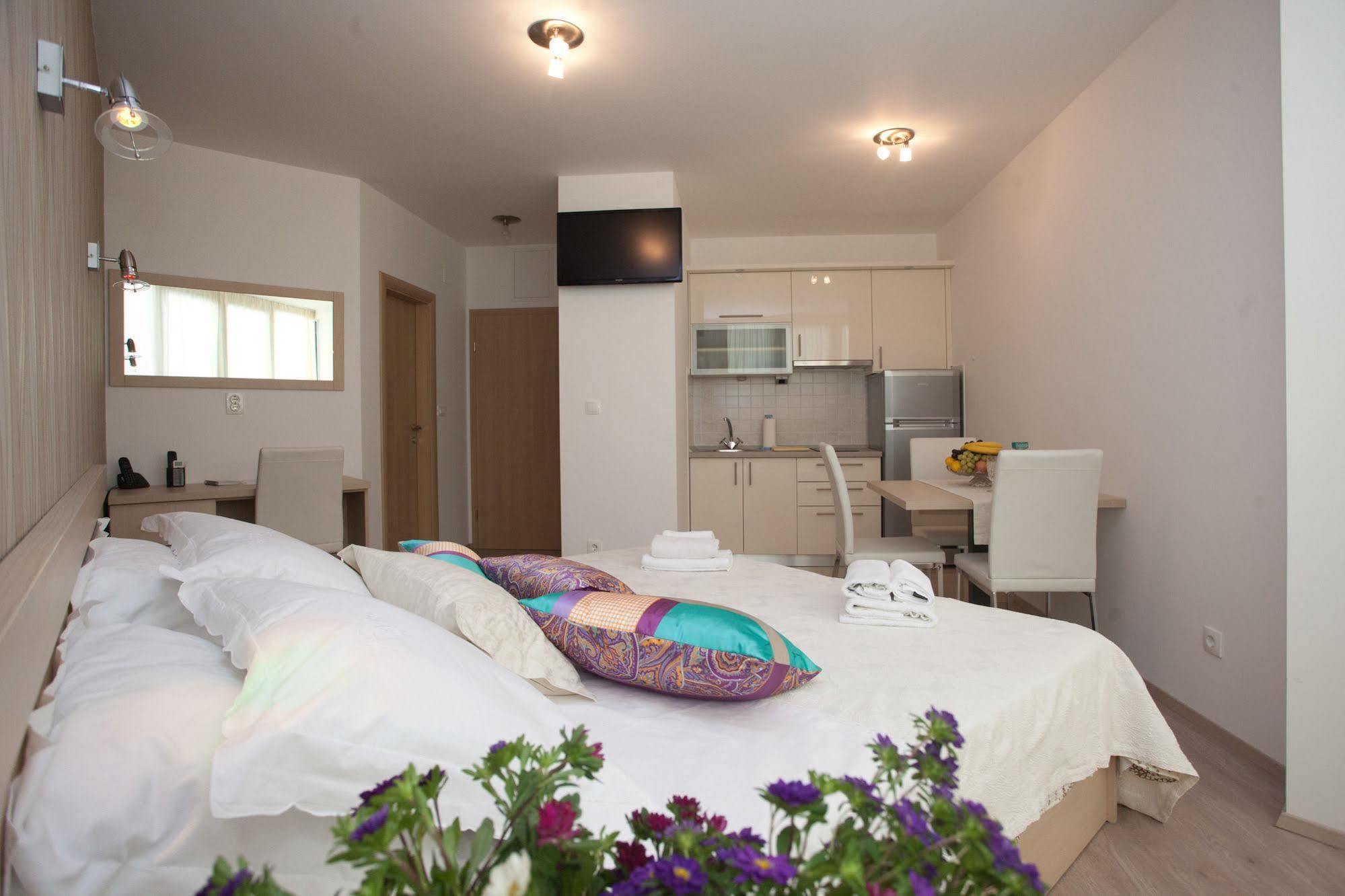 Cro Jet Set Apartments Split Exterior foto